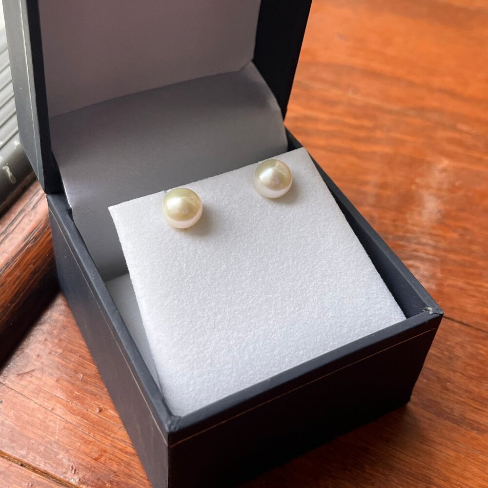 Pearl Earrings - Like New